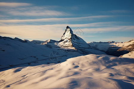 陡峭的雪山风景图片