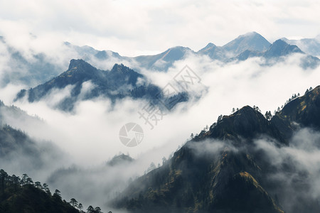 层峦的山连绵起伏的山脉背景