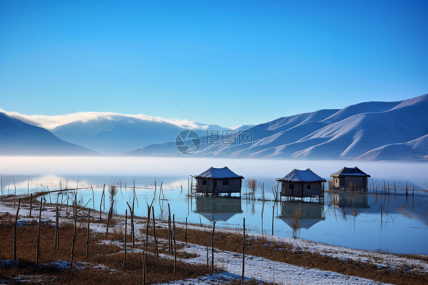 冬天纯净的湖泊图片