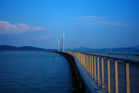 笔直的大桥背景图片