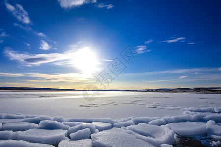 冻结的湖水图片