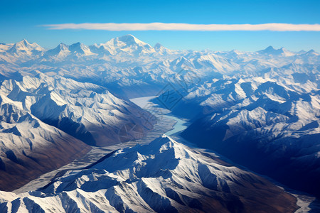 层峦的雪山背景图片