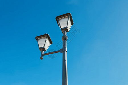 太阳能照明的路灯背景图片