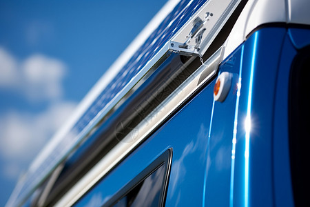 露营车太阳能电池板的特写图片