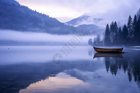 雾湖景观图片