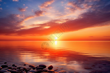 被夕阳映红了的海滩图片