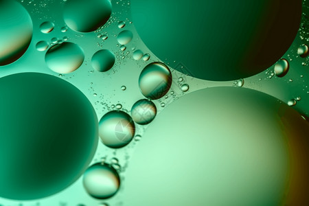 倒一杯水产生了水泡和气泡淡绿色的油滴设计图片