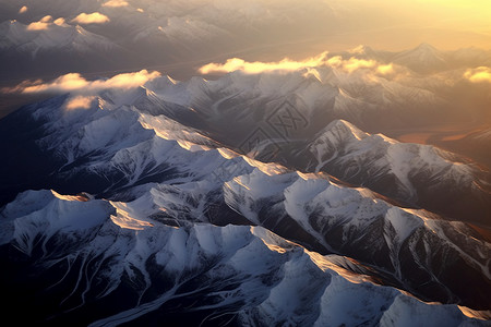 航拍雪山山顶背景图片