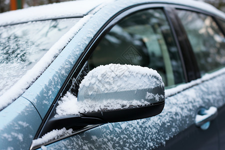 车窗结冰白雪覆盖的汽车背景