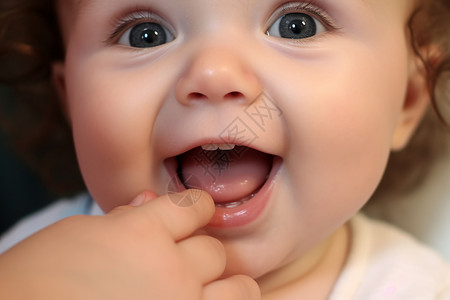 牙齿宝宝露牙齿的婴儿背景