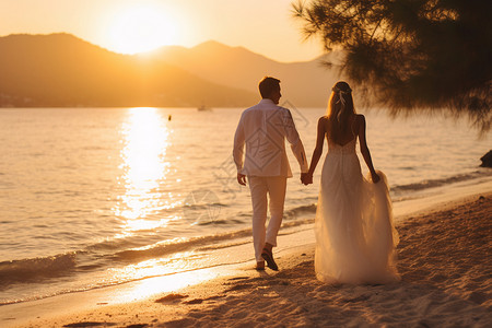 沙滩上的男人沙滩上散步的夫妻背景