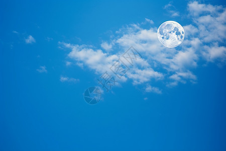 蓝天白云户外天空背景图片