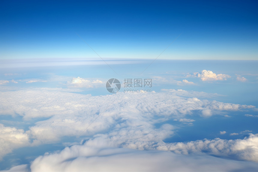 天空中云层的美丽景观图片