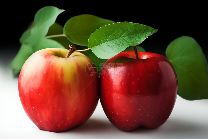 成熟的新鲜苹果图片