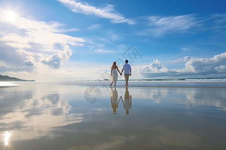情侣海边漫步图片