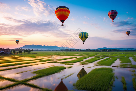 日落时分天空中的热气球图片