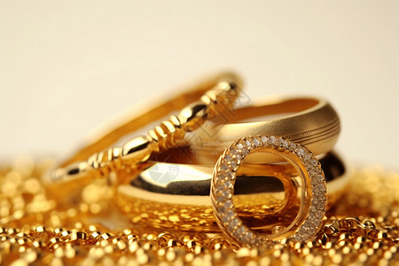 黄金制作的项链戒指背景图片
