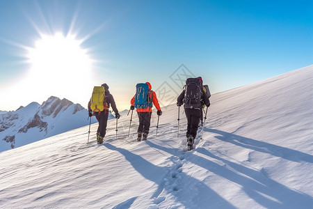 雪山中的登山队伍图片