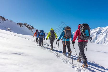 户外雪山登山队伍背景图片