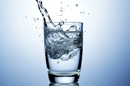 天然饮用水透明甘甜的饮用水设计图片
