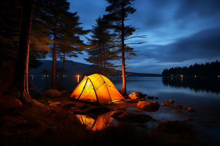户外的夜间帐篷图片