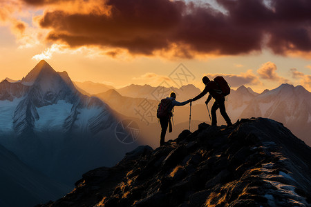 户外运动攀岩互助的登山者背景