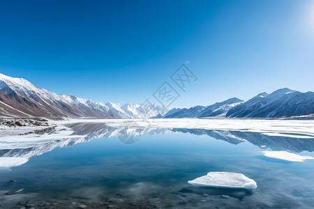 蓝天下的高原湖泊背景图片