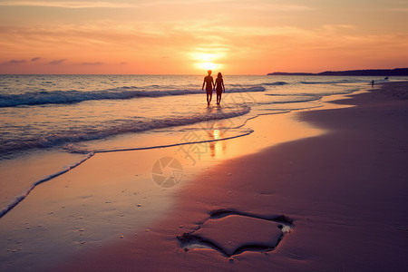 海滩上的幸福情侣背景图片