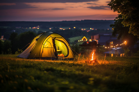 野外夜晚山顶中的露营帐篷背景