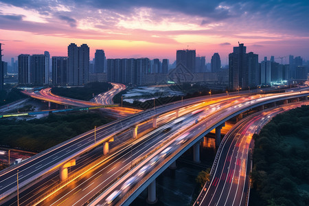 城市晚霞下的道路背景图片