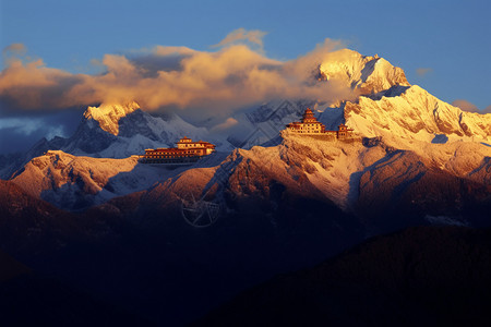 美丽香格里拉香格里拉飞来寺的美丽景观背景