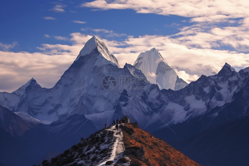 壮观雄伟的雪山图片