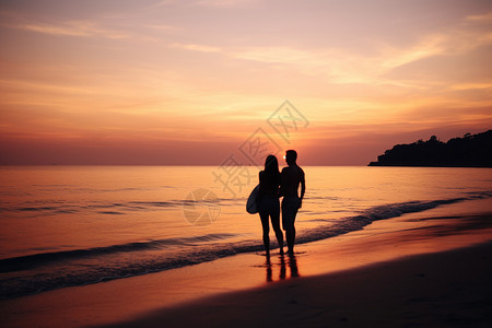 恋人在海边游玩背景图片