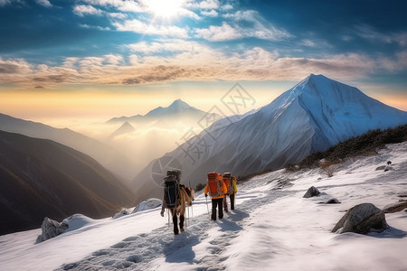 背包客登山的景象图片