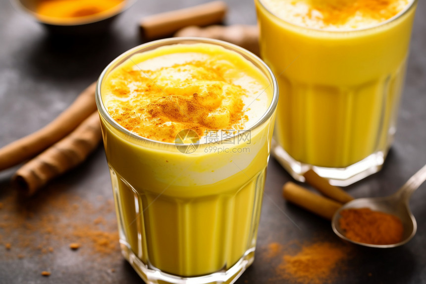 健康的姜黄饮品图片