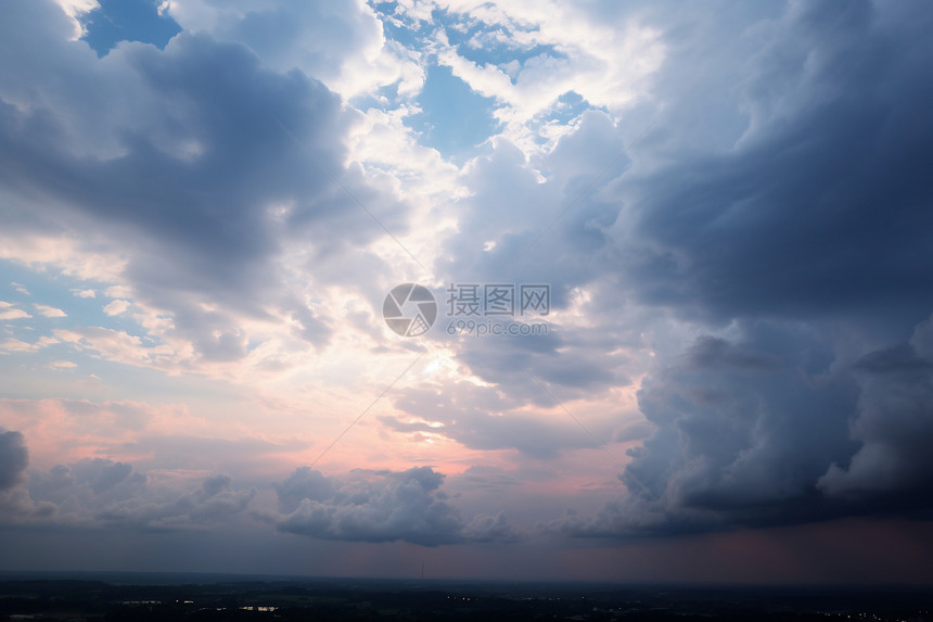 日出时的天空云彩图片