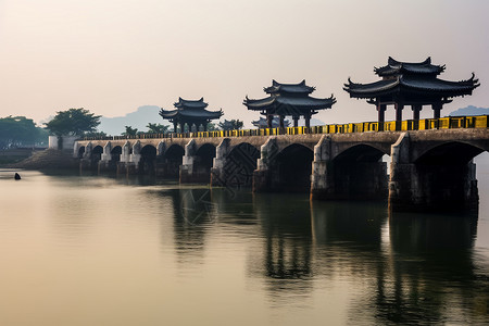 湖面的湘子桥高清图片