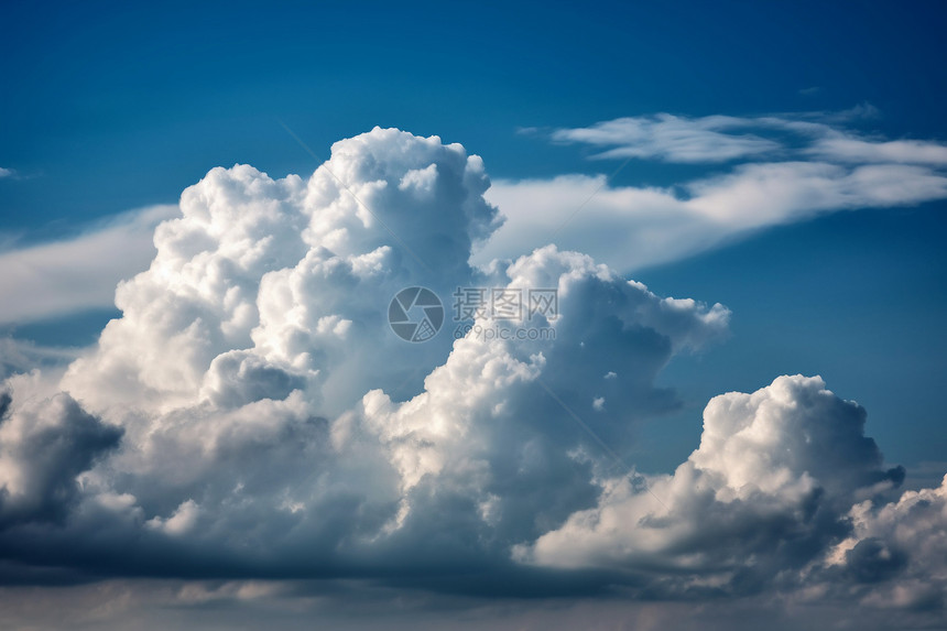 天空翻滚的云海图片