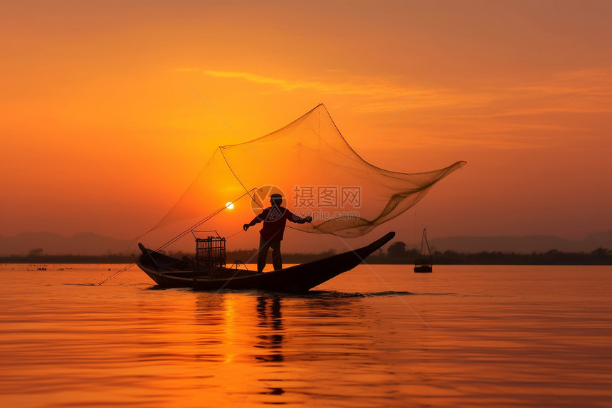 夕阳下的渔船图片