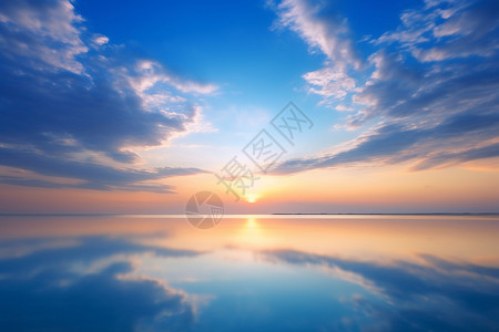 天蓝色长裤海面上欣赏美丽的日出背景