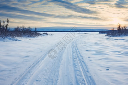 雪地里的道路高清图片