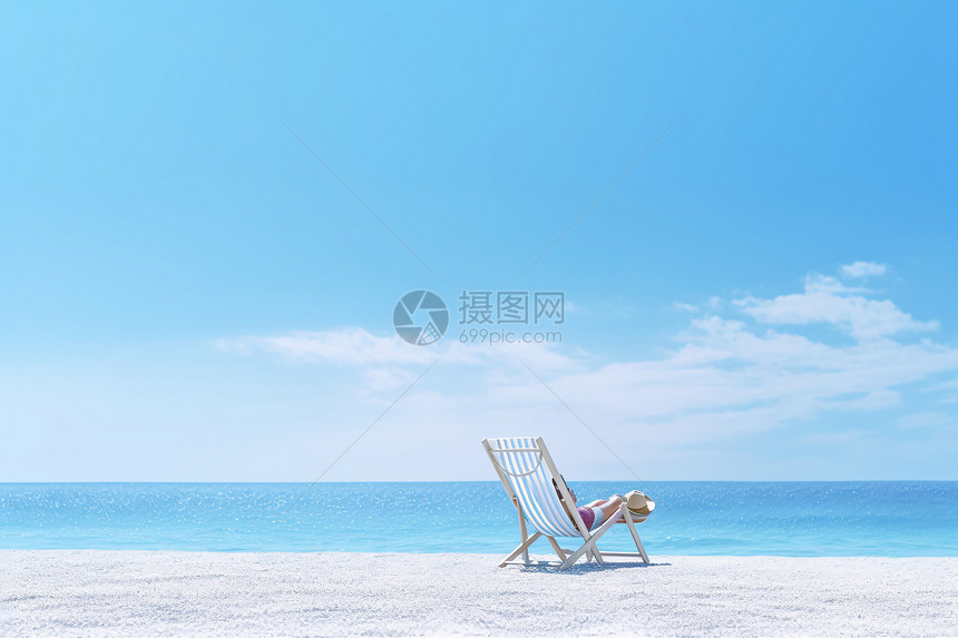 海洋边上的沙滩椅图片