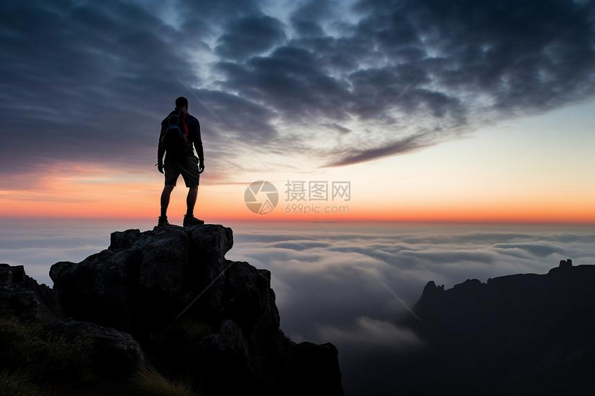 徒步登山运动图片