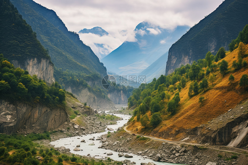 岩石峡谷的探险之旅图片