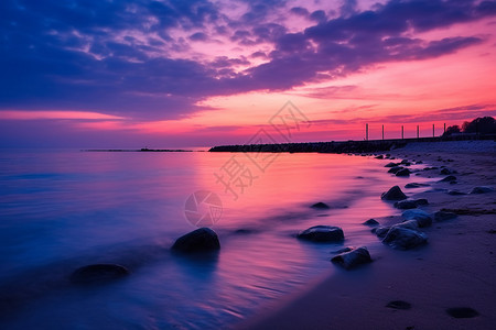 紫色天空的海洋景观图片