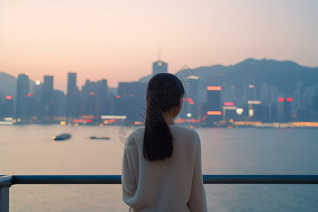 站立背影江边女孩的背影背景