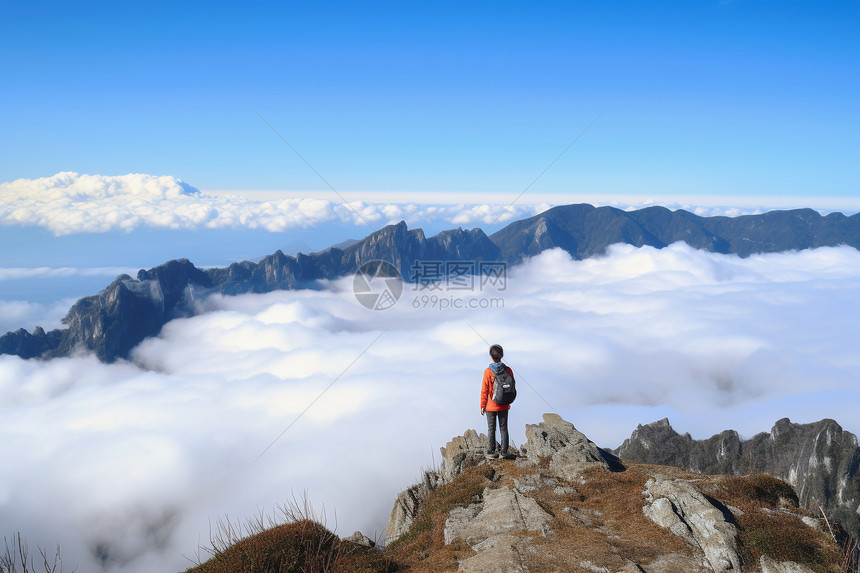 徒步旅行的登山者图片