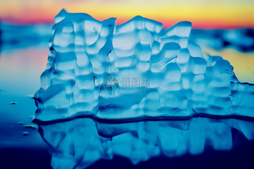 蓝色冰川矿物图片