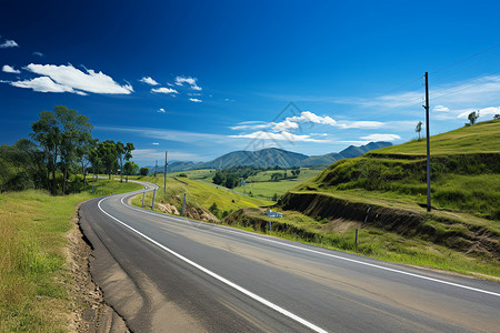 速度曲线山脉中弯曲的公路背景