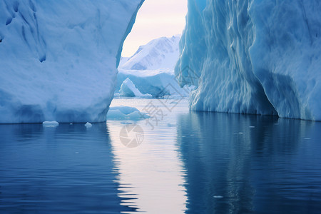 南极海面上的冰山高清图片